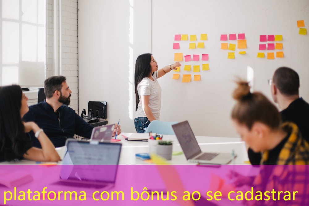 Pessoa usando plataforma digital